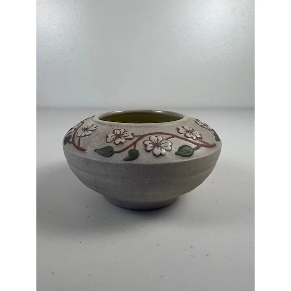 Pigeon Forge Pottery Dogwood Floral Round Bowl Tan Yellow Vintage Tennessee 4.5